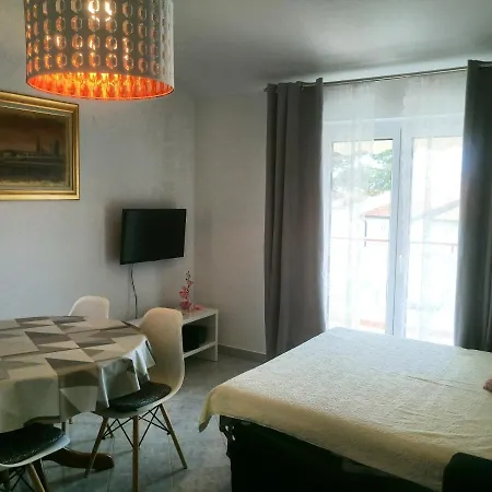 App Mates Apartment *